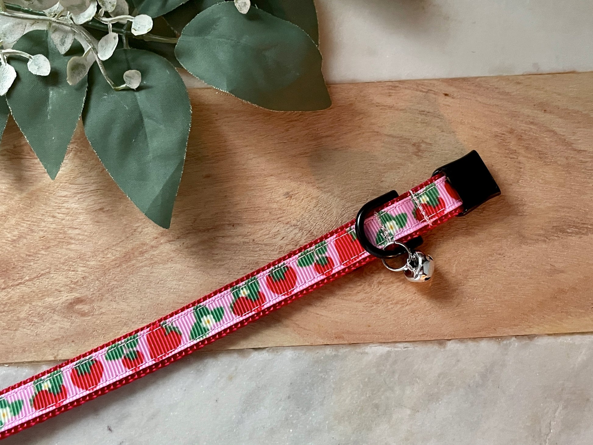 Strawberry Cat Collar Breakaway